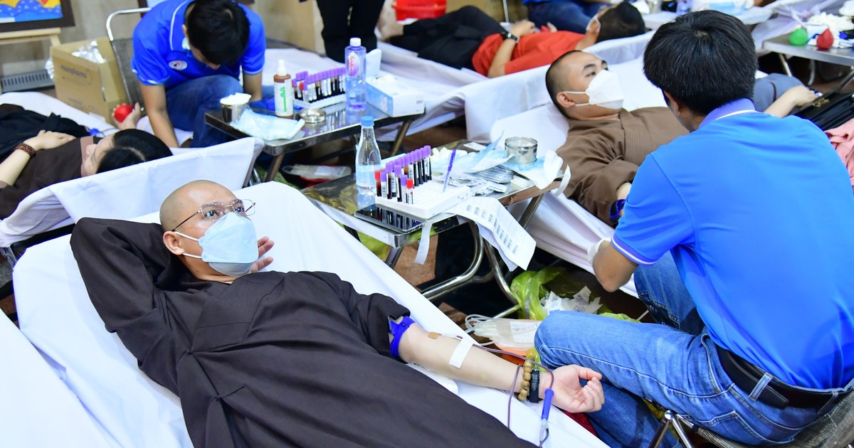 Chùa Giác Ngộ phối hợp với ai để tổ chức chương trình hiến máu nhân đạo?
