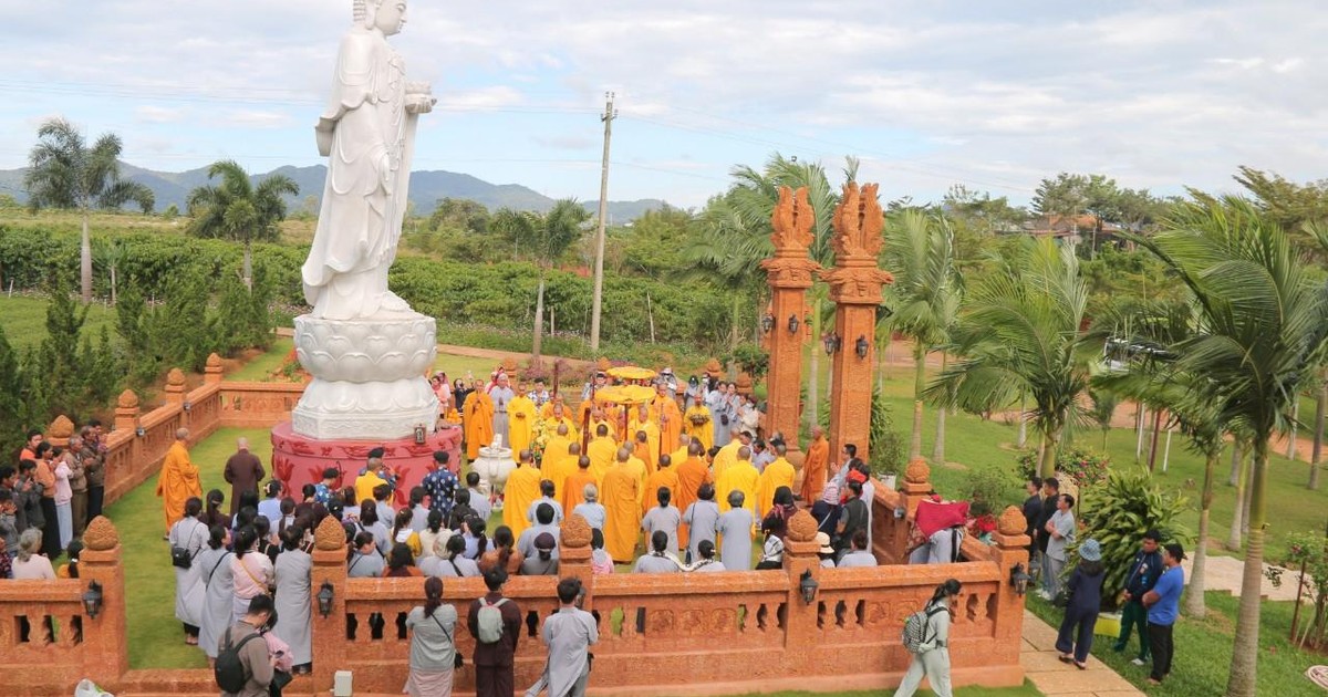 Khám Phá Chùa A Di Đà Bảo Lộc - Ngôi Chùa Lớn Giữa Cao Nguyên Sương Mù 3 Chùa A Di Đà Bảo Lộc văn hóa