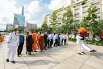 Lãnh đạo TP.HCM dâng hương, hoa tưởng niệm Chủ tịch Hồ Chí Minh và Chủ tịch Tôn Đức Thắng