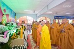Đại chúng cử hành nghi thức Phật đản tại lễ đài Long Hoa cổ tự