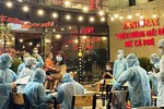 Điều tra dịch tễ tại quán ăn Vườn nướng Mái Đỏ, TP Thủ Đức (quận 9 cũ) - Ảnh: T.Trẻ