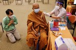 Chư Tăng tại Thái Lan được xếp vào đối tượng ưu tiên được tiêm vắc-xin Covid-19