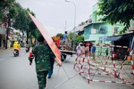 Ngày 30-9, các con đường ở TP.HCM được tháo gỡ chốt chắn phong toả, chuẩn bị cho dòng chảy của sức sống mãnh liệt của nơi này...