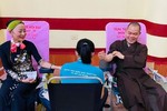 Thượng tọa Thích Quảng Pháp, trụ trì chùa Hòa Khánh hiến máu