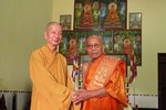 Đại lão Hòa thượng Thích Trí Quảng với Đại lão Hòa thượng Tep Vong trong lần gặp gỡ tại chùa Ounalom, Phnôm Pênh, Campuchia (tháng 6-2012) - Ảnh: Hoàng Độ/BGN
