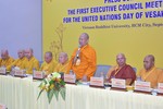 Hòa thượng GS.TS Phra Brahmapundit trả lời phỏng vấn của đại diện các cơ quan thông tấn tại buổi họp báo chiều 27-9 - Ảnh: Quảng Đạo/BGN
