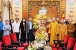 Trưởng ban Tôn giáo Chính phủ Vũ Hoài Bắc tặng lẵng hoa chúc mừng đến chư tôn đức lãnh đạo Giáo hội