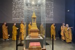 Chiêm bái xá-lợi Đức Phật tại Bảo tàng Quốc gia New Delhi, Ấn Độ - Ảnh: Quảng Điền/BGN
