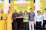 Hòa thượng Thích Quảng Hà thay mặt Ban Trị sự GHPGVN tỉnh bàn giao lại con dấu của 9 Ban Trị sự Phật giáo các huyện và thành phố trực thuộc cho Công an tỉnh Nam Định