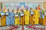 Tăng Ni sinh đạt thành tích cao trong học tập được khen thưởng tại buổi lễ - Ảnh: Ngân Đỗ