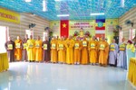 Các thành viên đại diện Phật giáo khu vực VIII nhận quyết định của Ban Trị sự GHPGVN tỉnh Đồng Tháp