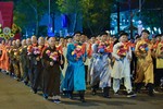 Chư tôn đức Ban Trị sự, chư Tăng Ni thuộc Phật giáo TP.HCM đại diện tham gia khối diễu hành của MTTQVN - Ảnh: Văn Phúc