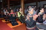 Phật tử đồng bào dân tộc dự khóa tu - Ảnh: Duy Mỹ