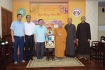 Đoàn trao quà Tết đến Hòa thượng Chủ tịch