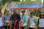 Đại đức Thích Minh Trí, cùng với chính quyền địa phương trong lễ khởi công xây dựng cầu số 46