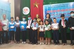 Trao 33 suất học bổng cho các em học sinh, sinh viên có hoàn cảnh khó khăn