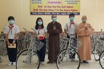 Ban Trị sự GHPGVN TP.Biên Hoà trao tặng xe đạp và thẻ bảo hiểm y tế cho học sinh nghèo và người nghèo khó
