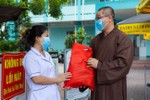 Quỹ Đến Từ Trái Tim của cựu Tăng Ni sinh Khóa V Học viện Phật giáo Việt Nam TP.HCM tiếp sức người dân chống dịch Covid-19 