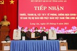 Long An: Ban Trị sự GHPGVN tỉnh tặng quà đến Bộ Chỉ huy Quân sự tỉnh