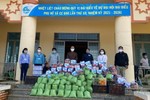 Đoàn thiện nguyện trao 140 phần quà đến bà con khó khăn vùng dịch