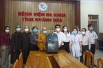 Ban Trị sự Phật giáo tỉnh trao tặng 4 máy trợ thở đến y bác sĩ Bệnh viện Đa khoa tỉnh