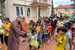 Chùa Hồng Đức, Minh Thành tặng quà trung thu đến các em thiếu nhi