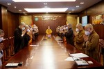 Chư tôn đức niệm Phật cầu gia hộ trước buổi họp