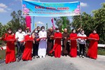 Hòa thượng Thích Như Niệm cắt băng khánh thành cầu nông thôn tại tỉnh Đồng Tháp