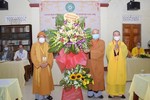 Hòa thượng Thích Thiện Tấn tặng hoa chúc mừng hội nghị