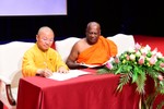 Thượng tọa Thích Nhật Từ ký kết nhận đất trao tặng từ Hòa thượng Hòa thượng Bodagama Chandima 