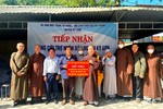 Ban Trị sự GHPGVN tỉnh Vĩnh Long hỗ trợ đồng bào bị lũ quét tại huyện Kỳ Sơn - Ảnh: Ban TT-TT Phật giáo VL