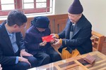 Hòa thượng Thích Thanh Quyết mừng tuổi Mẹ Việt Nam anh hùng Hoàng Thị Nghi