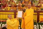 Hòa thượng Thích Phước Minh trao quyết định bổ nhiệm trụ trì đến Đại đức Thích Quảng Hà