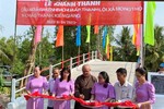 Cắt băng khánh thành cầu bê-tông tại xã Mong Thọ A