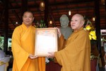 Thượng tọa Thích Trí Thọ trao quyết định bổ nhiệm Thượng tọa Thích Minh Nghĩa trụ trì chùa Pháp Thanh