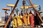 Chư tôn đức sái tịnh cầu nguyện công trình sớm hoàn thiện