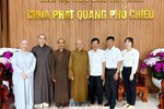  Ông Lê Văn Núi, Trưởng ban Tôn giáo tỉnh làm trưởng đoàn thăm trường hạ Phật Quang Phổ Chiếu