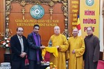  Hòa thượng Thích Thanh Nhiễu tặng tôn tượng Phật đến Đại sứ đặc mệnh toàn quyền Sri Lanka tại Việt Nam 