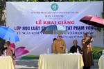 Hòa thượng Thích Thiện Tấn sách tấn chư Tăng tham dự lớp học về giới luật