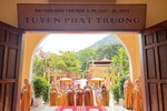 Giới tử Tỳ-kheo-ni được Hội đồng thập sư Ni hướng dẫn đến giới trường Tăng cầu Chánh pháp Đại Tăng để chính thức trở thành tân Tỳ-kheo-ni