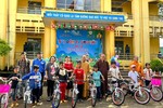 Đoàn tịnh xá Ngọc Đạt trao tặng 10 chiếc xe đạp cho các em học sinh