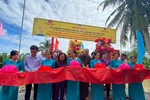 Cắt băng khánh thành cầu bê-tông Ba Tốt tại H.Tam Bình, Vĩnh Long - Ảnh: TN