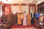 Bà Tôn Thị Ngọc Hạnh, Phó Chủ tịch UBND tỉnh tiếp đoàn chư tôn đức Ban Trị sự GHPGVN tỉnh