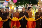 Cắt băng khai mạc "Phố ông đồ - Nghệ thuật Phật giáo" Xuân Giáp Thìn, tại Việt Nam Quốc Tự