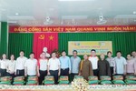 Ban Trị sự GHPGVN tỉnh Bến Tre, Ủy ban Nhân dân xã Hưng Phong tổ chức tặng quà đến hộ nghèo