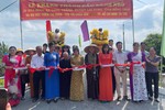 Cắt băng khánh thành cầu Kênh Nhỏ