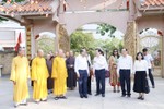 Chư tôn đức Ban Trị sự tỉnh, H.Đức Hòa tiếp phái đoàn đến thăm tại chùa Pháp Minh