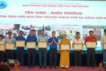Thượng tọa Thích Thông Đạo nhận Bằng khen của Chủ tịch UBND TP.Đà Nẵng