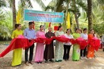 Cắt băng khánh thành cầu bê-tông nông thôn Thọ Giác 30 tại H.Thạnh Phú