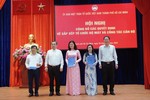 Ông Nguyễn Phước Lộc trao quyết định bổ nhiệm lãnh đạo Ban Tuyên giáo - Vận động xã hội - Ảnh: MTTQTP